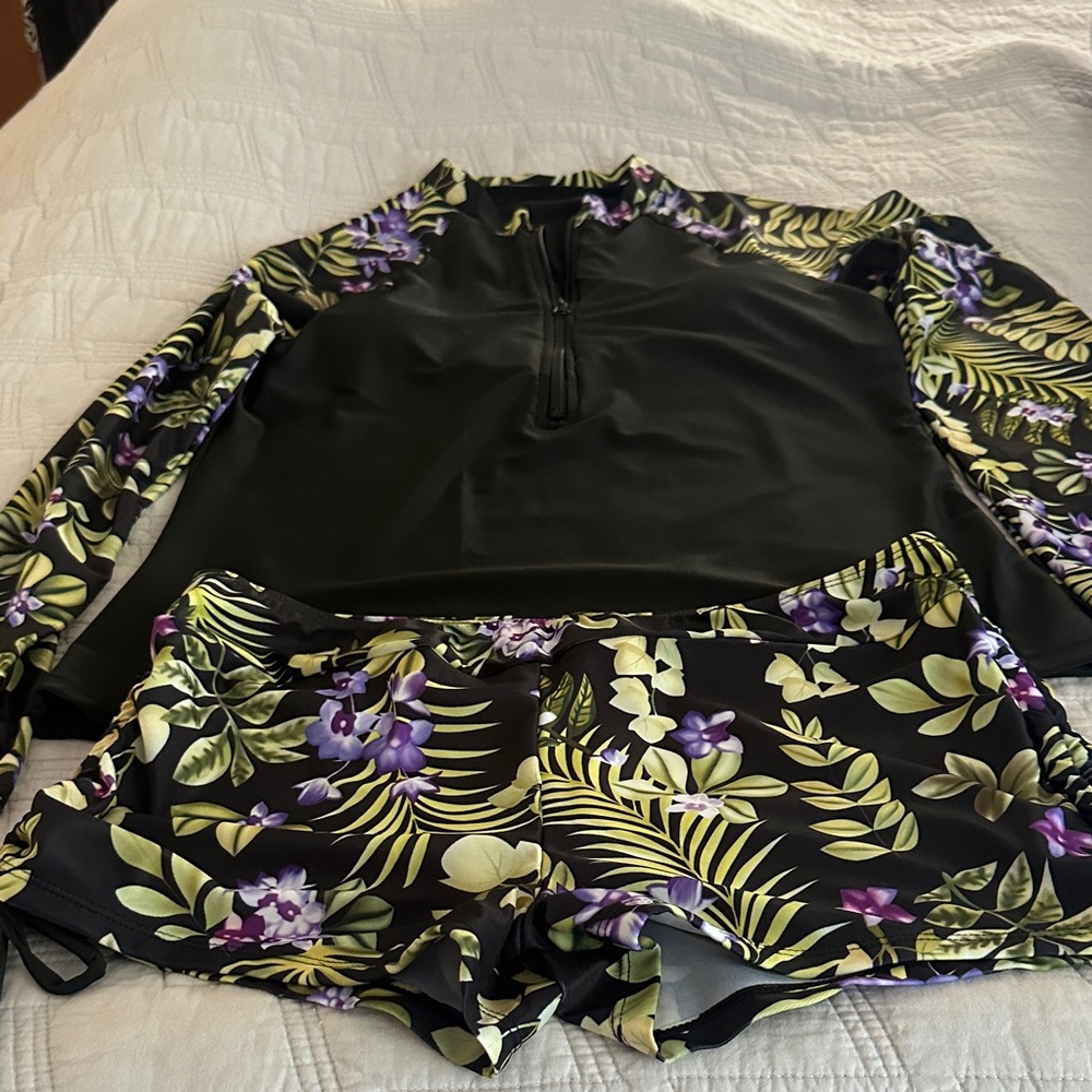 Floral Black Rash Guard Set